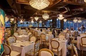 3 restaurants, breakfast served