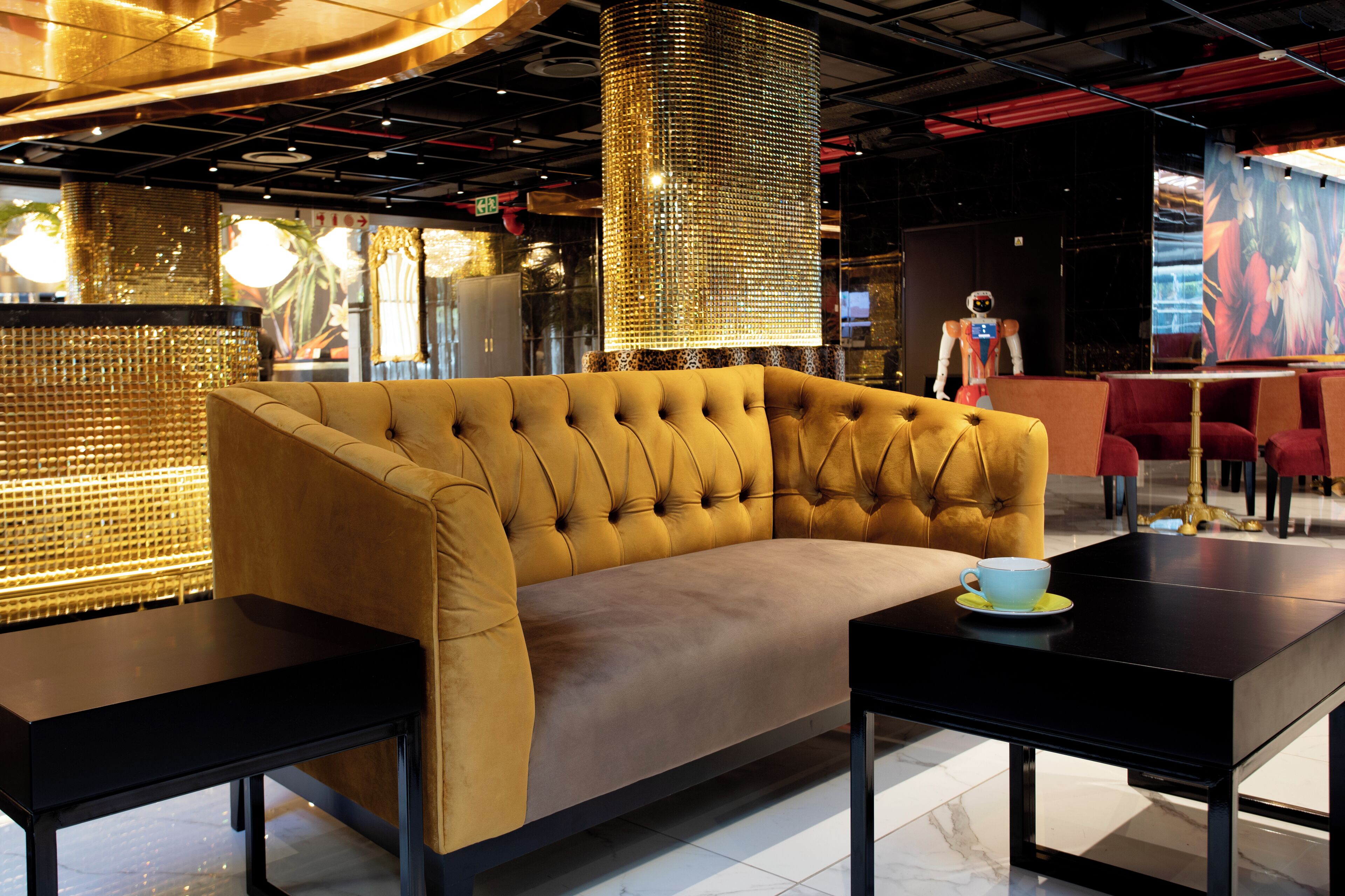 3 restaurants, breakfast served