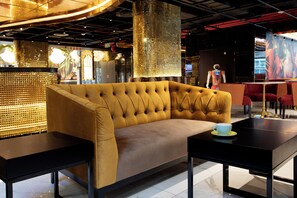 3 間餐廳，供應早餐