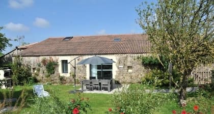 Charmanter Gîte mit Spa, Pool & Angeln in der Nähe von Soullans