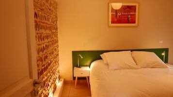 2 slaapkamers, een strijkplank/strijkijzer, reisbedje, wifi