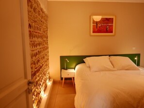 2 bedrooms, iron/ironing board, travel cot, WiFi
