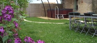 Charming Renovated House with Garden, Spa & Baby Gear, Near Park & Bakery