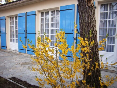 Beachside Contemporary House with Garden and WiFi