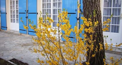 Beachside Contemporary House with Garden and WiFi