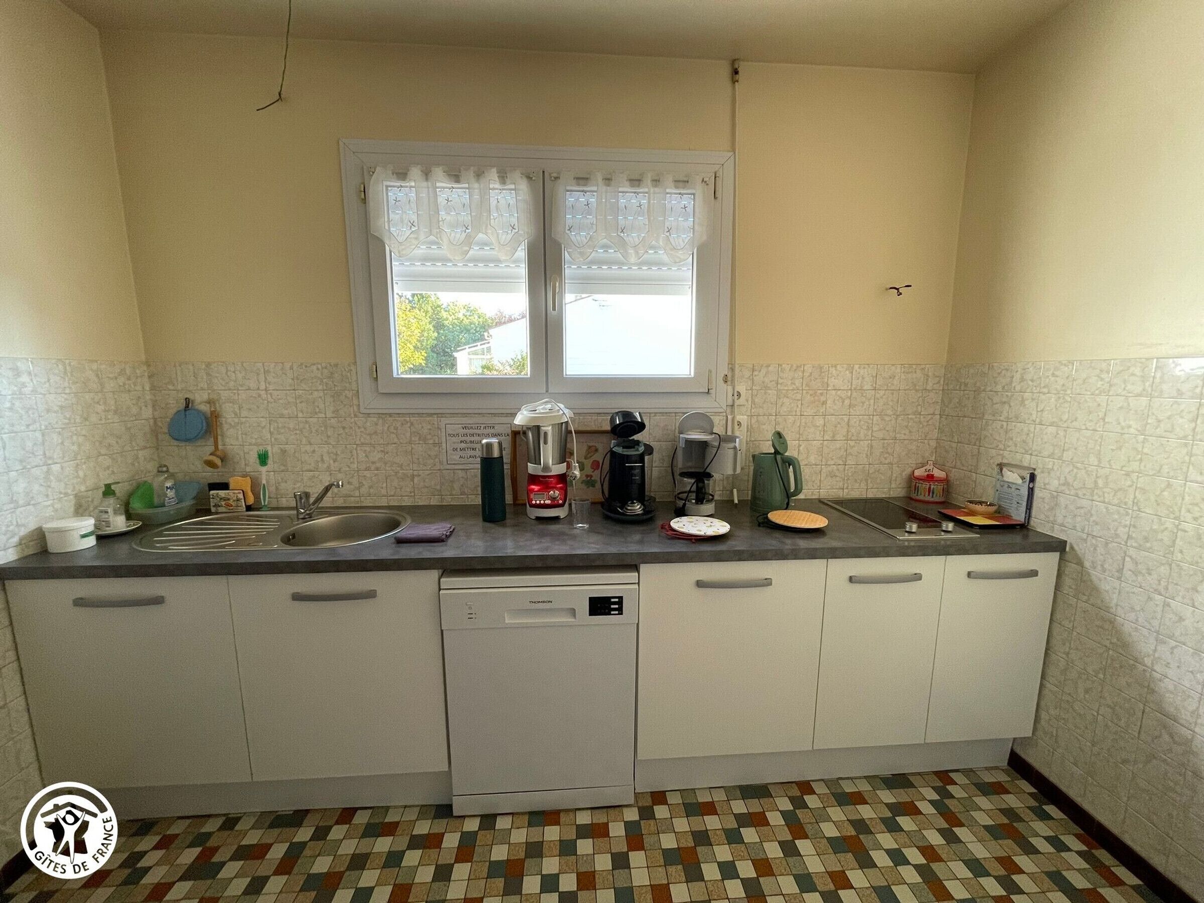 Kylskåp, mikrovågsugn, ugn och diskmaskin