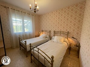 4 bedrooms, free WiFi, bed sheets