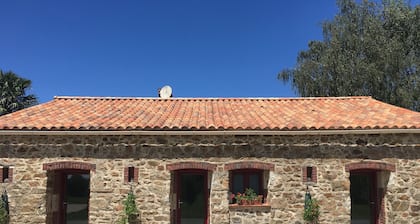 Charming Cottage in Agricultural Hamlet, Near Puy du Fou, with Garden & BBQ