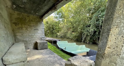 Charming Riverside House with Canoes, Garden, and Nearby Market in Marais Poitevin