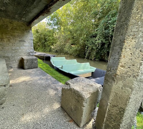 Charming Riverside House with Canoes, Garden, and Nearby Market in Marais Poitevin