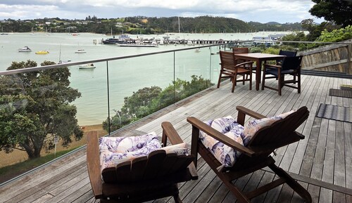 Absolute Waterfront Island Time Cottage with Sea Views in the Winterless North