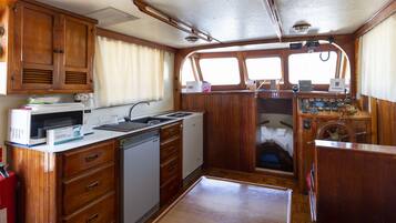 ์ด๋ ์ฃผํ, ์นจ์ค 2๊ฐ (Classic Wooden Boat - Mathilda) | ์ ์ฉ ์ฃผ๋ฐฉ | ์กฐ๋ฆฌ ๋๊ตฌ/์ ์/์ฃผ๋ฐฉ ๊ธฐ๊ตฌ