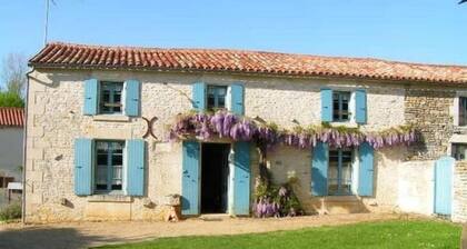 Geräumiges Haus im Herzen des Poitevin-Sumpfes mit Garten, WLAN, Kamin und Freizeitaktivitäten