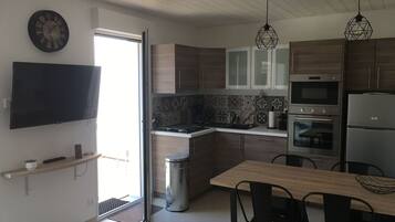 Réfrigérateur, micro-ondes, four, lave-vaisselle