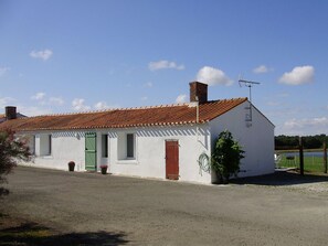 Exterior - Countryside Retreat with Private Pond and Terrace (Vairé)
