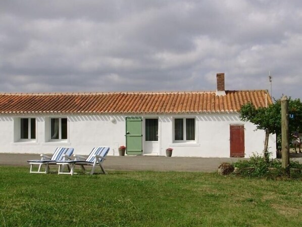 Exterior - Countryside Retreat with Private Pond and Terrace (Vairé)
