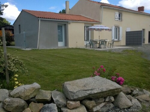 Renovated countryside house with terrace, Wifi included