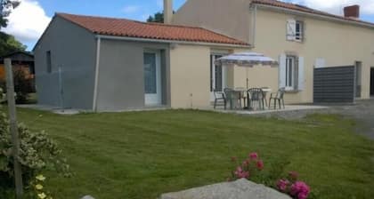 Maison rénovée à la ferme avec terrasse, Wifi et parc animalier