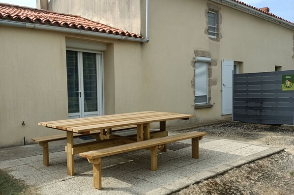 屋外ダイニングエリア