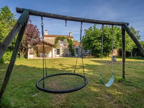Terrace/patio - Charming Farmhouse with Garden, Terrace, and Fireplace near Froidfond Village (Froidfond)