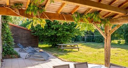 Maison de ferme rénovée avec cheminée, terrasse et jardin clos - à 800m du bourg de Froidfond
