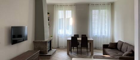 تلفزيون ذكي، مدفأة، كُتُب