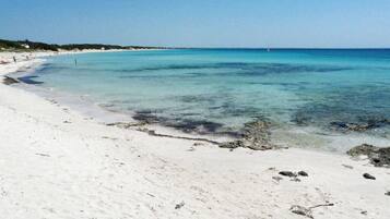 Una spiaggia nelle vicinanze