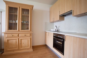 KĂŒhlschrank, Herdplatte, GeschirrspĂŒler