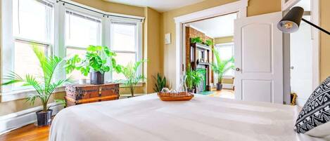 2 bedrooms, in-room safe, desk, iron/ironing board