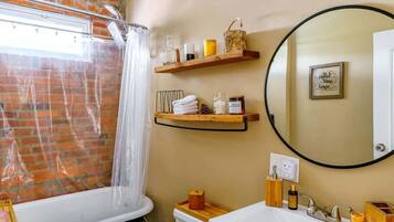 Suihku, ympäristöystävälliset hygieniatuotteet, hiustenkuivaaja