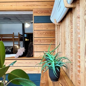 1 Schlafzimmer, Schreibtisch, Bügeleisen/Bügelbrett, Reisekinderbett