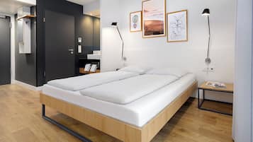 Studio XL | Laptopgeeigneter Arbeitsplatz, schallisolierte Zimmer, kostenloses WLAN