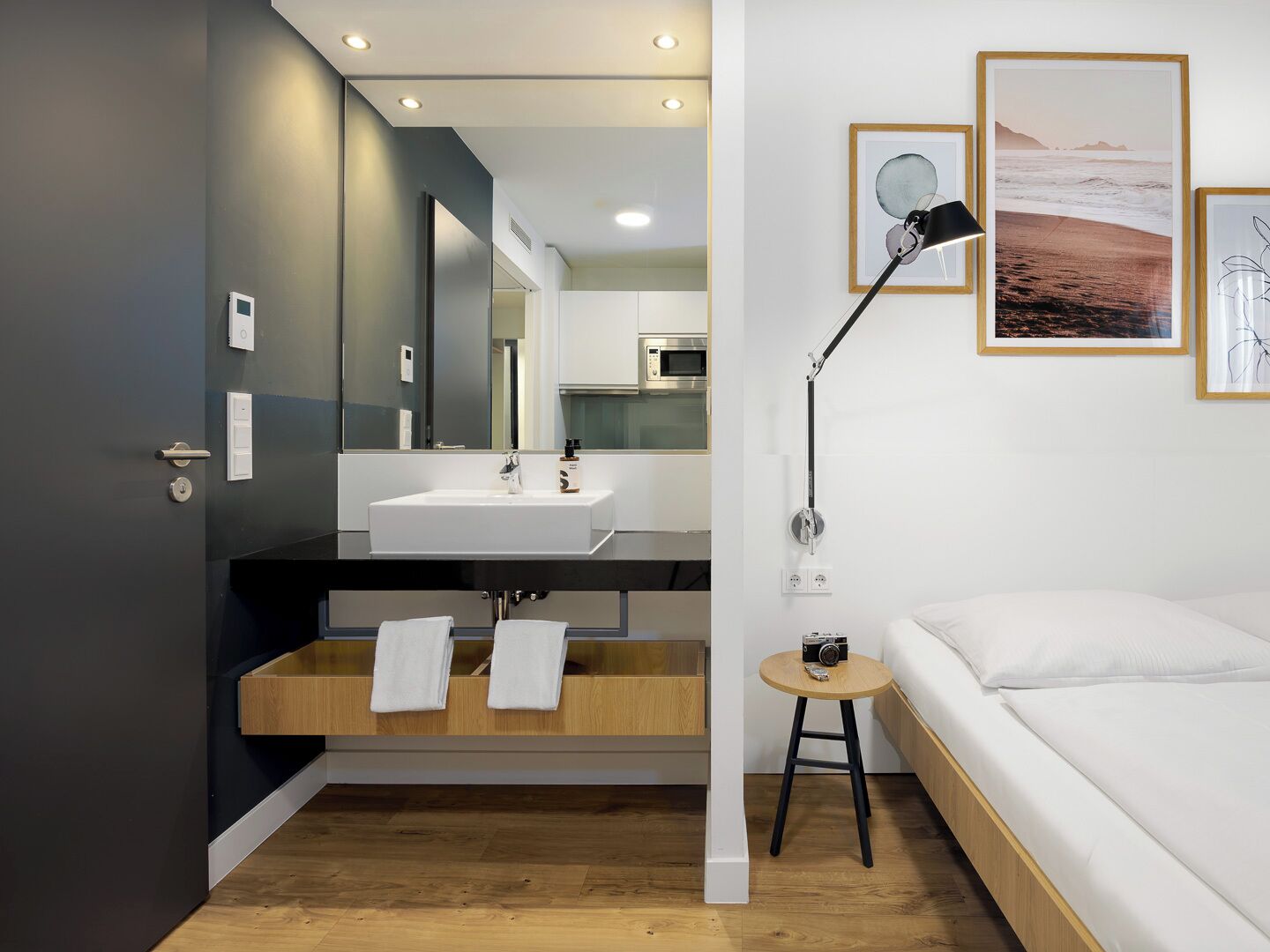 Studio (XL) | Een laptopwerkplek, geluiddichte muren, gratis wifi, beddengoed