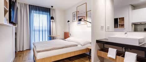Laptopgeeigneter Arbeitsplatz, schallisolierte Zimmer, kostenloses WLAN