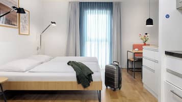 Studio XL | Laptopgeeigneter Arbeitsplatz, schallisolierte Zimmer, kostenloses WLAN