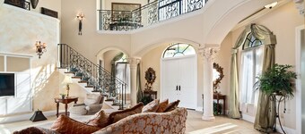 Enjoy Your Vacation in this Captivating 4 Bedroom Home!