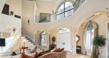 Enjoy Your Vacation in this Captivating 4 Bedroom Home!