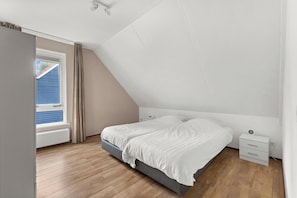 4 bedrooms, free Internet