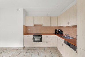 Kjøleskap, mikrobølgeovn og oppvaskmaskin