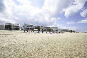 Beach nearby, sun-loungers, beach towels