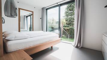3 bedrooms, WiFi (free), bed sheets