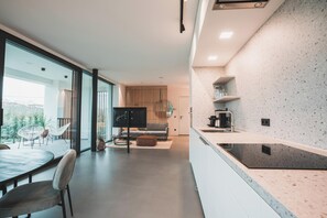 Kühlschrank, Ofen, Herdplatte, Geschirrspüler