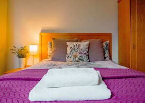 4 chambres, fer et planche à repasser, lit parapluie, Wi-Fi gratuit