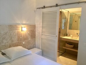 4 多间卧室、客房内保险箱、熨斗/熨衣板、免费 WiFi