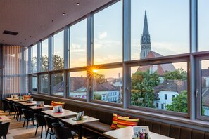 Frokostbuffé hver dag (mot et tillegg)