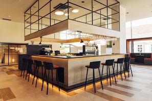Bar (on property) - harry’s home Steyr hotel & apartments (Steyr)