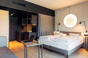 Hypo-allergenic bedding, in-room safe, desk, blackout curtains