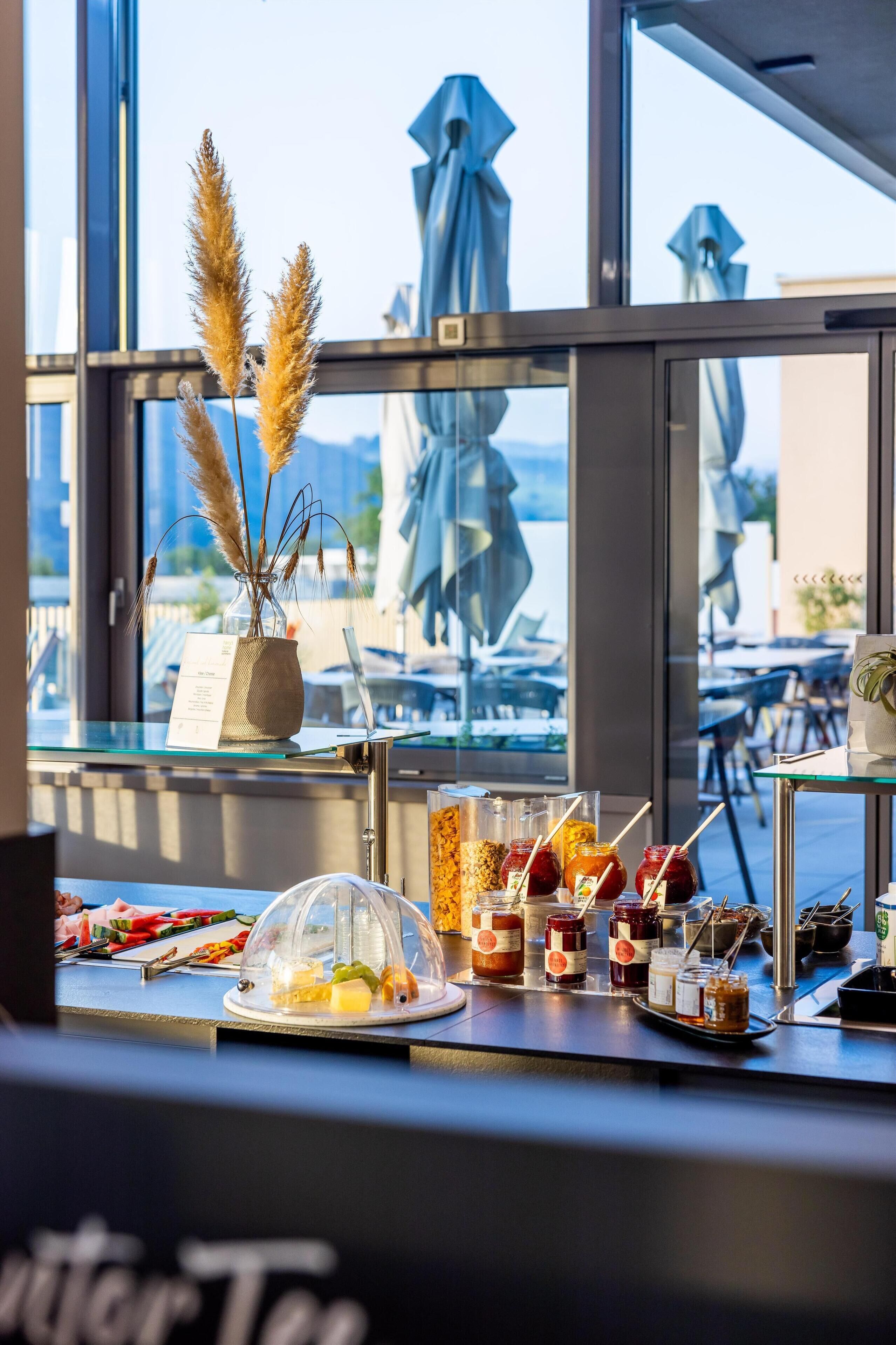 Tägliches Frühstücksbuffet gegen Gebühr