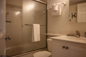 Apartment, 2 Schlafzimmer | Badezimmer