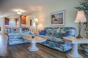 Condo, 2 Bedrooms | Living room